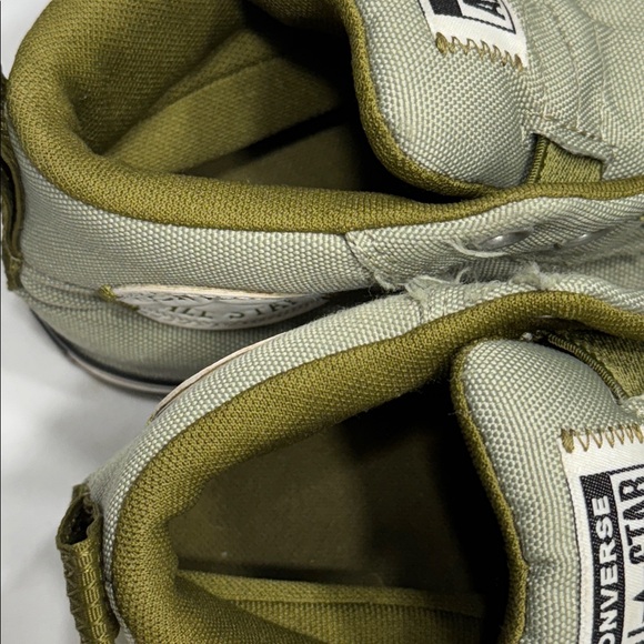 EUC unisex Converse All Star tennis shoes. Size men’s Size 7/women’s Size 9 - Picture 5 of 6